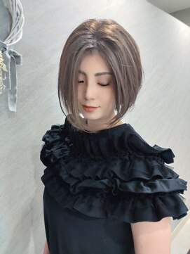 ハイストリートヘア(High street Hair) 大人の前下がりボブ+明るめカラー