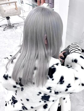 リル ラウム 原宿(LiL Raum) シルバーカラー/原宿/原宿ブリーチ/ダブルカラー/レイヤーカット
