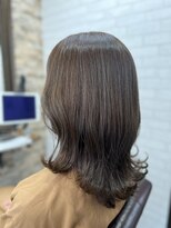 アトリエナガノ(atelier nagano)&nbsp;ニュアンスカラー/センターパート/ツヤ髪スタイル/ブルージュ