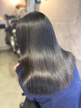 エルバイラビス 大宮(elu by lovis) 《鈴木茉奈》ブルーブラック/暗髪/艶カラー/艶髪