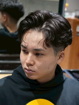 メッツ 原宿(METS) MEN'S/毛流れサイドパート×フェード/短髪/黒髪