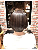 オーガニック アトリエ 大宮(organic+atelier)&nbsp;小顔効果◎ハイライト白髪ぼかし前下がりショートボブ