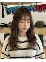 チオ(Chio)&nbsp;大人可愛い顔周りレイヤーと透明感グレージュカラー