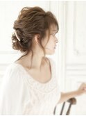 おくれ毛がアンニュイなこなれ感アップ