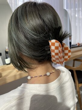 リュンヌ(Lune) ロブヘア×ダークピスタチオカラー