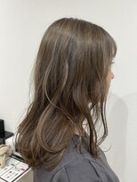 イリス(Iris) ゆる巻き透明感カラー