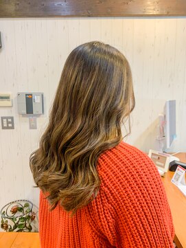 ララ(LALA) 外国人風 ハイライト ミルクティーベージュ