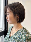 耳かけ黒髪ボブスタイル