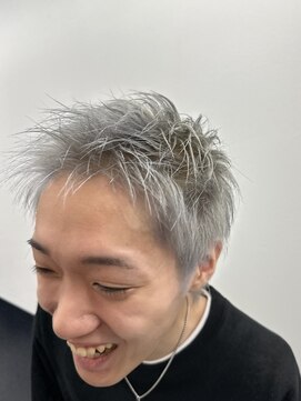 リバティシェアバーバー 銀座(LIBERTY SHARE BARBER) ホワイトシルバーウルフ