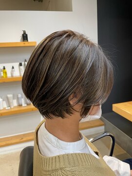 ノット マクラメ(knot macrame) 前髪なし耳かけハイライトショート 30代 40代 50代