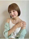 ショートボブ×オリーブベージュ