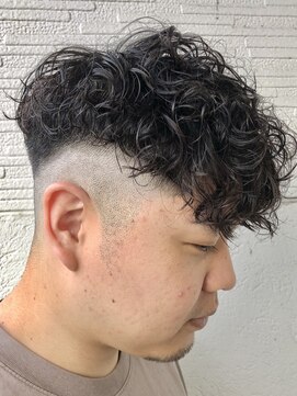 フゥ 宇都宮(FeU) スペインカール/スキンフェード/ツーブロック/メンズパーマ