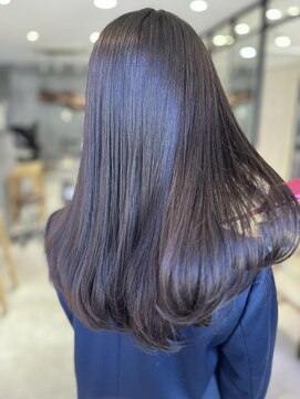 ニーイチイチ(211) 透明感カラー/暗めカラー/酸性ストレート/小顔/艶ストレート