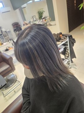 スリーヘアーデザインズ(Three Hair Designs) r