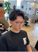 フェザーパーマ　刈り上げマッシュ　センターパート