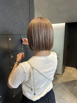 ザザ ZA/ZA 目白 ミルクティーベージュのハイトーンボブ