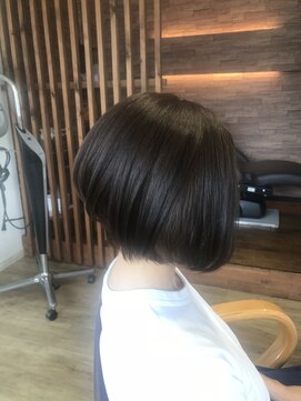 ヘア アトリエ マム(hair atelier mum) 前下がりボブ