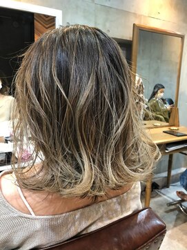 ソルトウォーター 南堀江(SALT WATER) 外国人風バレイヤージュハイライト　ロブ