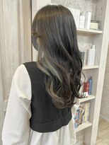 キャアリー(Caary)&nbsp;福山市美容室Caary人気 抜け感シルバーグレー インナーカラー