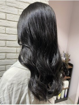 リーオオサカ(Lee Osaka) 【モモカ】艶髪ブラック×コテ巻き風パーマ