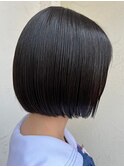 切りっぱなし ミニボブ 顔周りレイヤー 前髪あり
