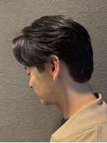 ヤスムラ(YASUMURA)&nbsp;自然な毛流れと上品なツヤ感が魅力の、大人のセンターパート