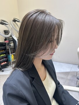 ケーツー エム 京都ラクエ(k-two emu) オリーブベージュ×レイヤー｜大人っぽく上品なヘアスタイル