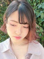 トムキャット(TOM CAT)&nbsp;春 外ハネ ブリーチカラー  グラデーション ピンクベージュ