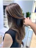 ナチュラルハイライトで透明感アップ 明るめに白髪カバー
