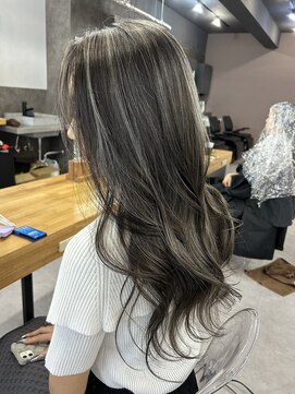 レブ 四条烏丸(Reb,) ハイライトブリーチ白髪ぼかし京都レイヤーカット３０代４０代