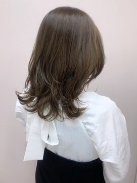 ソンノ(sonno) スモーキーベージュ 艶髪 レイヤーカット レイヤーウルフカット