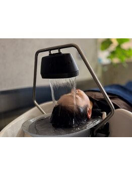 《大好評!シーズン限定スパメニュー》ヘッドスパの資格を取得したスタッフが施術し頭皮環境を整えます。