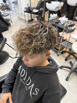 イーラ アメ村店(era) 外国人風スペインカールブラウンベースハイライト