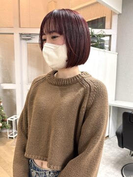 丸みボブと深い赤