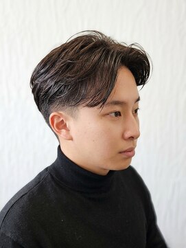 ワンワンオー バーバーショップ 長浜店(@110 BARBER SHOP) ニュアンスパーマ×刈り上げセンターパート