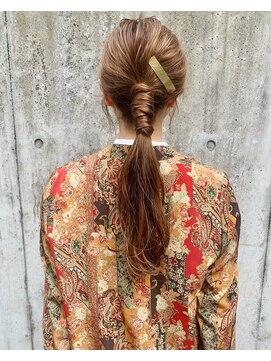 ユク(yuk) シンプルローポニー