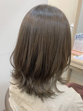 アルターリール(aL ter Rire) オリーブベージュ/ミディアムヘア/福原遼華