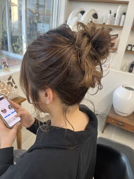 O お呼ばれお団子ヘアスタイルまとめ髪顔回りゆるふわ