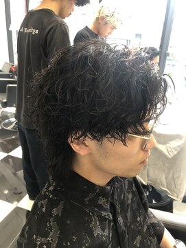 オーシャントーキョー(OCEAN TOKYO) ツイスパセンターパート(刈り上げツーブロック黒髪パーマ)