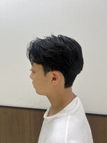 ステージ(STAGE)&nbsp;ダウンパーマ　韓国メンズヘア　センターパート　カルマパーマ