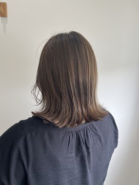 マルコ(marco) 切りっぱなしミディアム×オリーブグレージュ