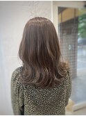 ナチュラルくびれミディアムレイヤー オリーブベージュ