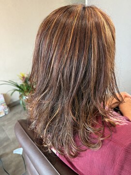 タプ(tapu) ハイライトロングレイヤースタイル