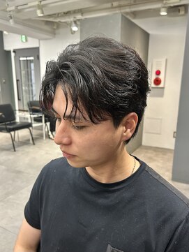 オーバルバイアピッシュ(OVARL by apish) メンズカット/韓国ヘア/メンズパーマ/センターパート