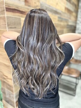 ウェリラバイハク(WeLila by haku) コントラストハイライト＋レイヤーカット