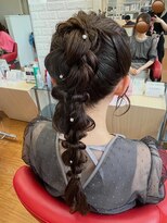 バンファミリージーナヘアー(Vanfamily gina hair)&nbsp;編みおろしポニー