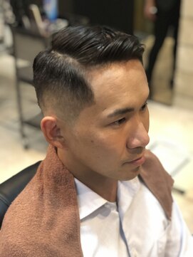 フランクスバーバー アンド ビアークラブ(FRANK'S BARBER and BEER CLUB) かき上げショートレイヤーフェードサイドパートショート