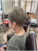 ハイトーン刈り上げショート