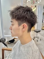 ロミーオム 本厚木(ROMMY. Homme)&nbsp;刈り上げツイストスパイラルパーマ無造作アップバングメンズヘア