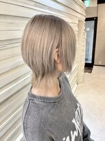 エール(a:le) シルバーベージュウルフカット